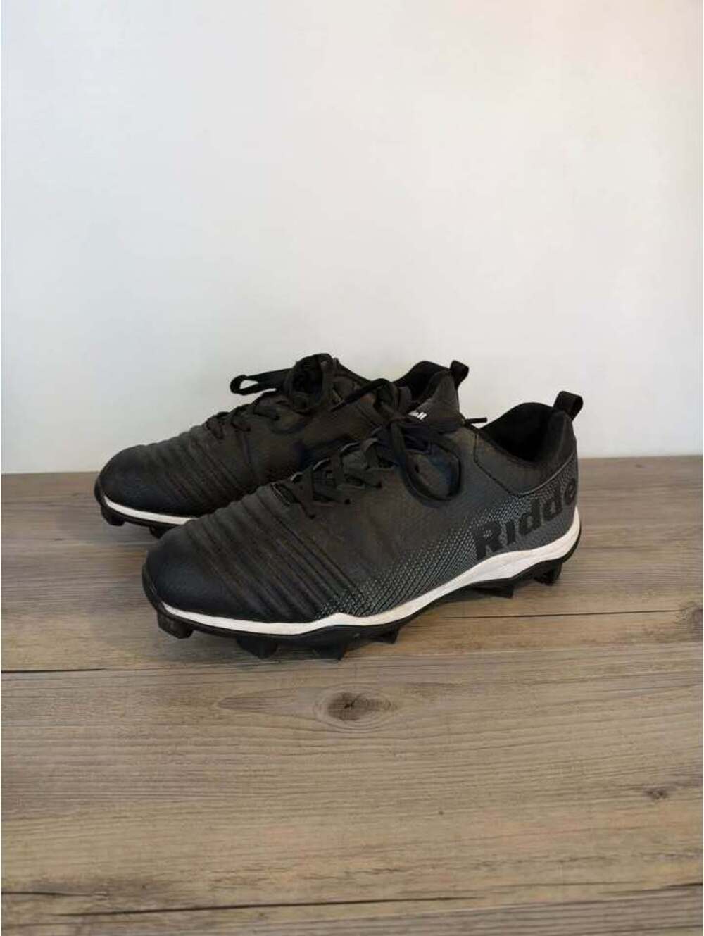Riddell Black Cleats "Edge Low" Men's Size 8.5